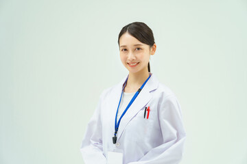 白衣の女性