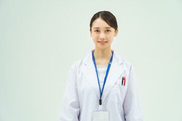 白衣の女性