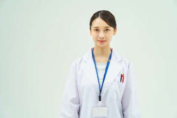 白衣の女性
