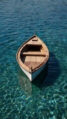Obraz premium Old wooden fishing boat on a blue lake