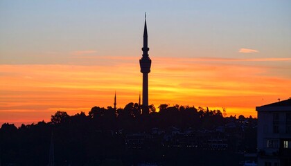 Obraz premium Minaret at sunset.