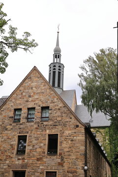 Blick auf die Propsteikirche St. Johann Baptist im Zentrum der Stadt Dortmund im Ruhrgebiet