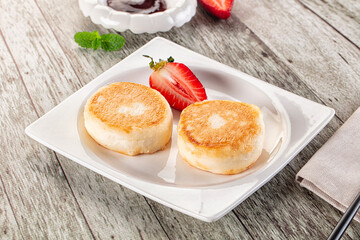 Cottage cheese pancakes - Syrniki for breakfast