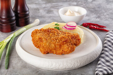 Chicken schnitzel with mashed potatoes