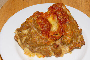 Hackbraten mit einer Käsekruste