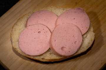 Belegtes Brötchen mit Lyoner