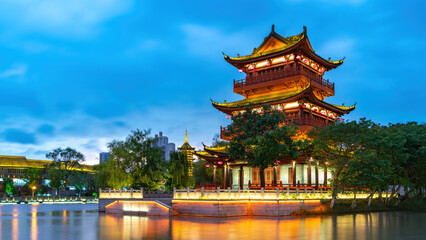 Obraz premium Beautiful Chinese Pagoda at Dusk