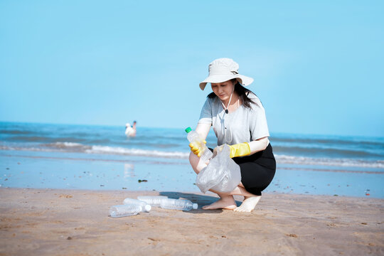 Beach Cleanup Volunteer Effort