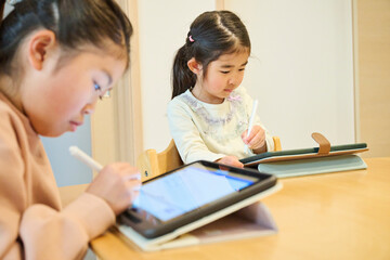 タブレットを使った子供たちの学習