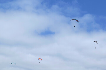 parapente dans le ciel