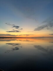 Obraz premium sunset over the lake