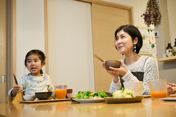 家族で楽しむ素晴らしい食事時間