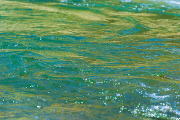 初夏の水辺　清流の流れ水面のアップ　166