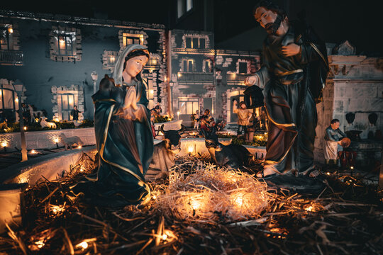 Artisan Nativity Scene from Italy and miniature country