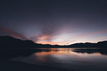 Fototapeta premium Sunset in Wanaka Lake, New Zealand