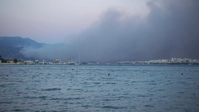 fire threatens to destroy outskirts of Croatian Split