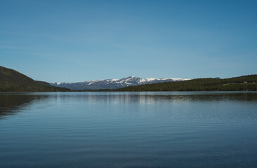 Fototapeta premium Mountain Reflection in Norway’s Blue Lake