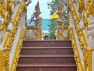 golden buddha in wat phra kaew