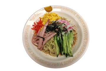 A Delightful Bowl of Chilled Ramen: A Summer Culinary Experience
