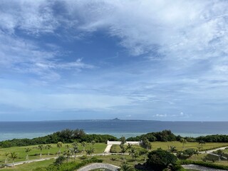 瀬底島から見た海