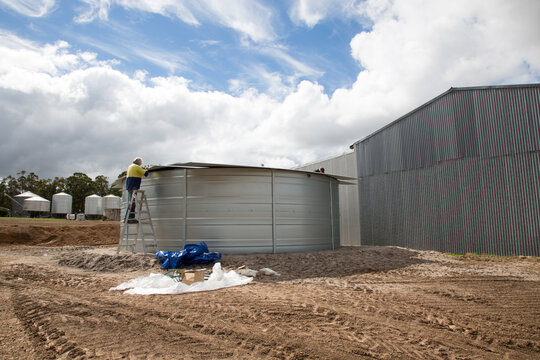 Building a steel tank for farm water supply
