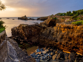 Le gouffre du diable et le rocher de la Vierge à Biarritz, au coucher du soeil, format paysage