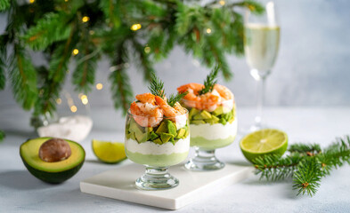 crevettes et avocat en verrines