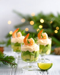 crevettes et avocat en verrines