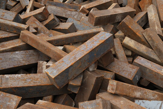 Mill End cutting or Square Carbon steel scrap (Steel Billet scrap) 
Steel billet is known as an intermediate product in the steel production process ,the picture is scrap metal from Billet production.