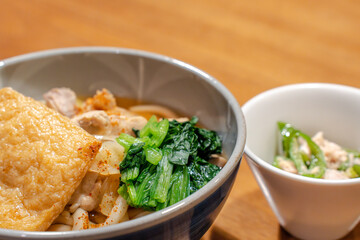 Udon Noodles with Fried Tofu and Chicken / きつねうどんと鶏肉の夕食
