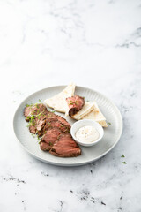 Roast beef with pita bread and sauce