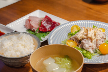 Japanese Dinner with Cold Pork Salad and Miso Soup / 冷しゃぶサラダと味噌汁の夕食
