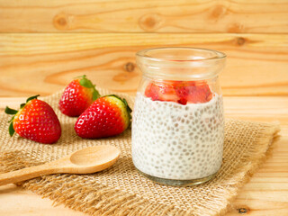 Vanilla chia pudding with fresh strawberries