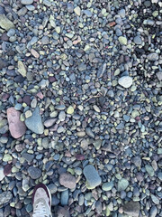 Rocas en la playa. Bonito cielo.sol y rocas de la playa