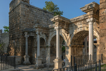 The Arch of ancient times. The famous gate, built in honor of the ancient Roman emperor. The Arc de Triomphe in the Kaleici area. Hadrian's Gate in Antalya. The arch is decorated with carved patterns.