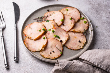 Sliced chicken sausage with herbs