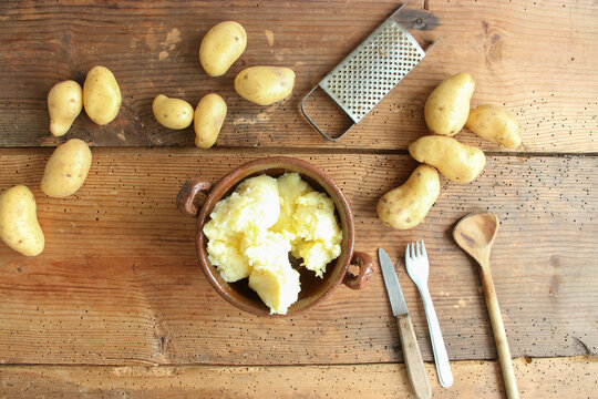 geriebene Kartoffeln gekochte Kartoffel  gekocht