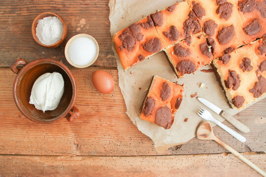 Zupfkuchen St&uuml;ck Kuchen K&auml;sekuchen mit Schokoladenstreusel 