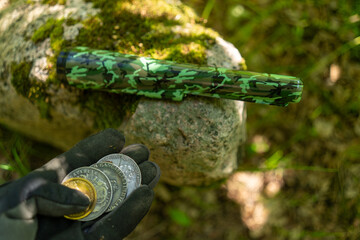 Finds with a metal detector.Pinpoint coin search.A pocket device for searching for metal.