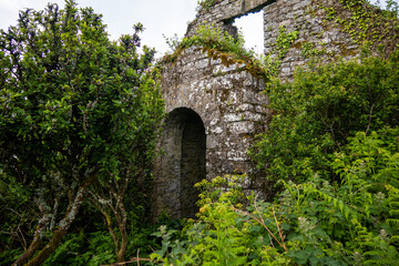 Fototapeta premium Kinsale, Ireland, May 21, 2024: Jame's Fort British Fortress Ruins on Kinsale Bay with Rosk Walls and Ramparts making up the castle and the Bay Defence looking at the Entrance Arch