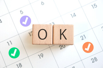 カレンダーとOKマーク、予定やスケジュールの完了確認