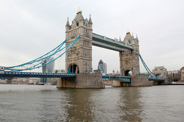 Obraz premium Tower Bridge is one of London's most iconic symbols, a bascule bridge that rises to allow ships to pass