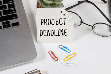 Office Note “Project Deadline” Set on Office Desk – Time Management Concept
