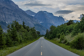Naklejka premium Going to the sun road in the mountains