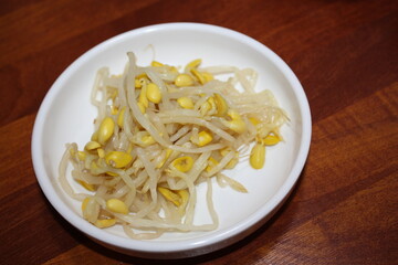 Kongnamul (soybean sprouts)