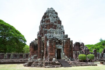 Ancient Thai temples and pagodas reflect the long history and Buddhist architecture of Asia.
