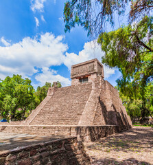 Pirámide de Santa Cecilia Acatitlán en Tlalnepantla, Estado de México. Templo prehispánico...