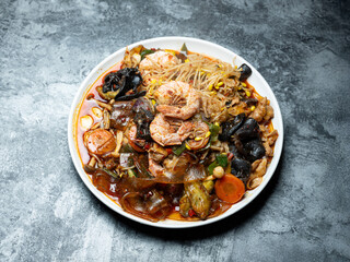 Spicy vegetable stir fried noodles