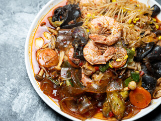 Spicy vegetable stir fried noodles