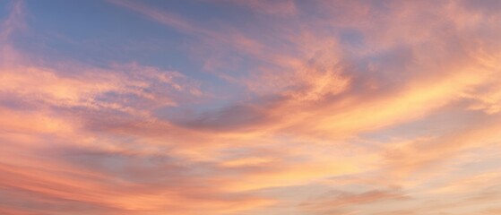 Obraz premium The breathtaking sunset sky displaying vibrant clouds and tranquil hues.